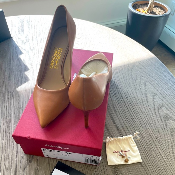 Salvatore Ferragamo Pumps - Picture 1 of 5